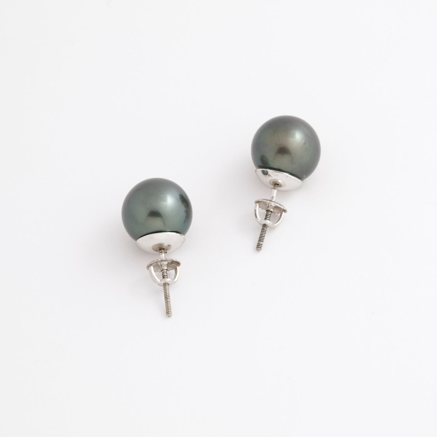 Tiffany & Co. Signed 18 Karat Tahitian South Sea Grey Pearl Earrings