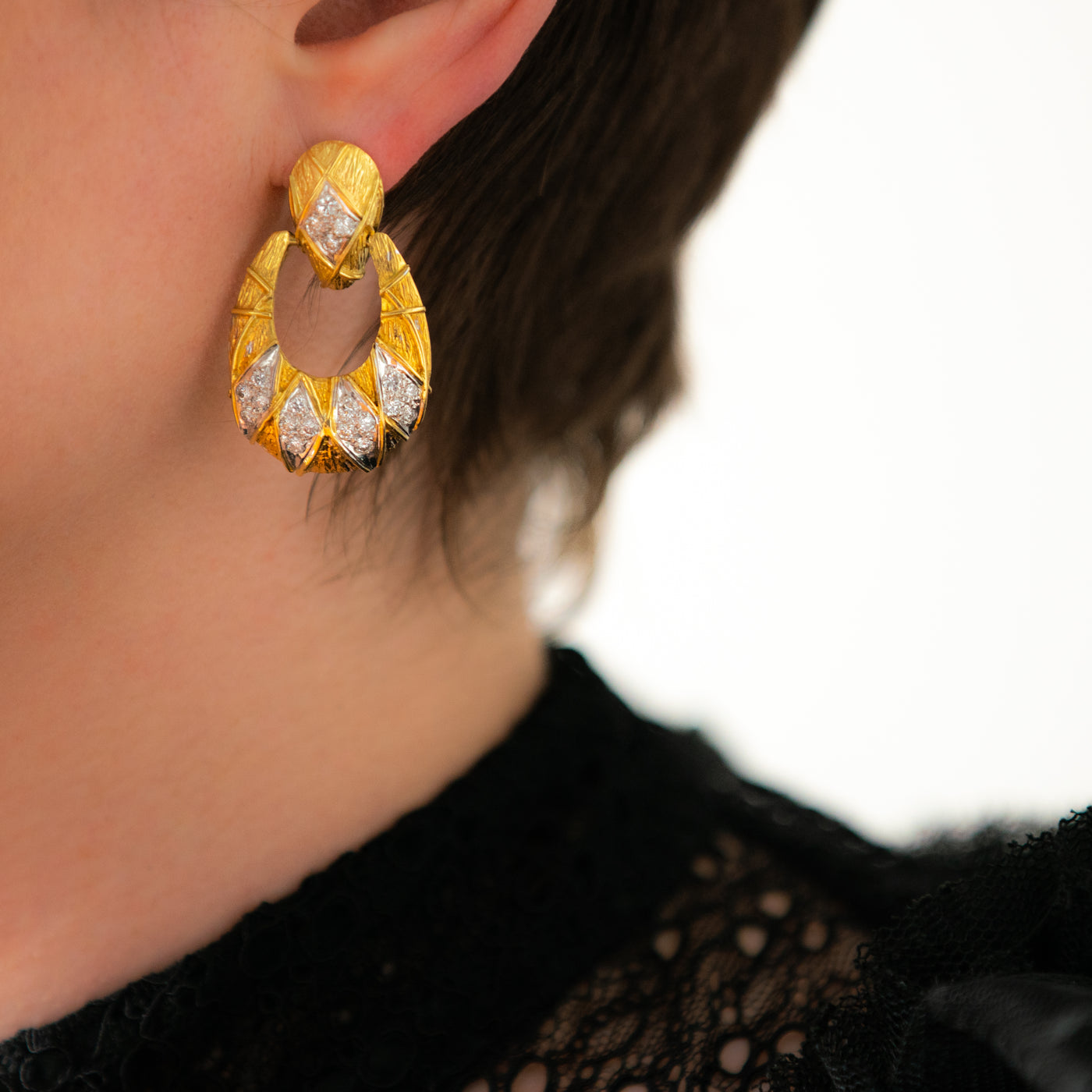 VINTAGE 18K YELLOW GOLD AND 2.0CT DIAMOND DOOR KNOCKER EARRINGS c.1980s