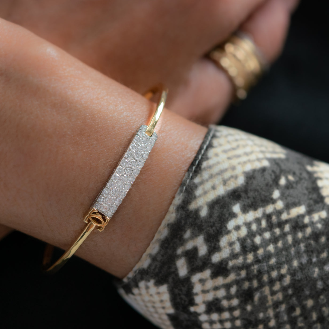 CARTIER 18K YELLOW GOLD 1.20CTS. DIAMOND BANGLE c.1980s