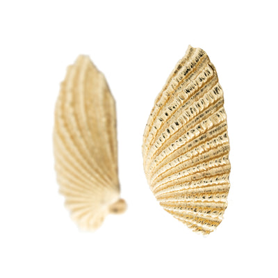 TIFFANY & CO. 14K YELLOW GOLD SCALLOP SHELL EARRINGS c.1960s