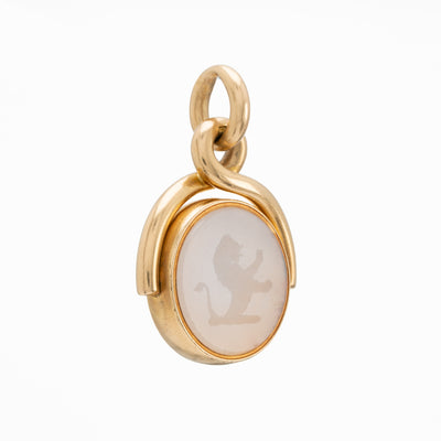 ANTIQUE 18K YELLOW GOLD MOSS AGATE AND ENGRAVED WHITE CHALCEDONY LION c.1890s