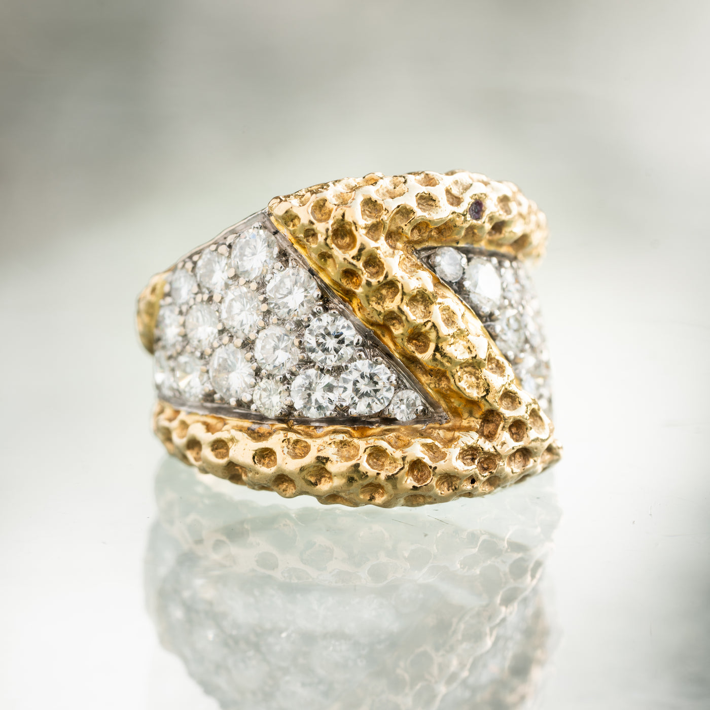 KUTCHINSKY HAND FORGED 18K YELLOW GOLD AND DIAMOND CLUSTER RING