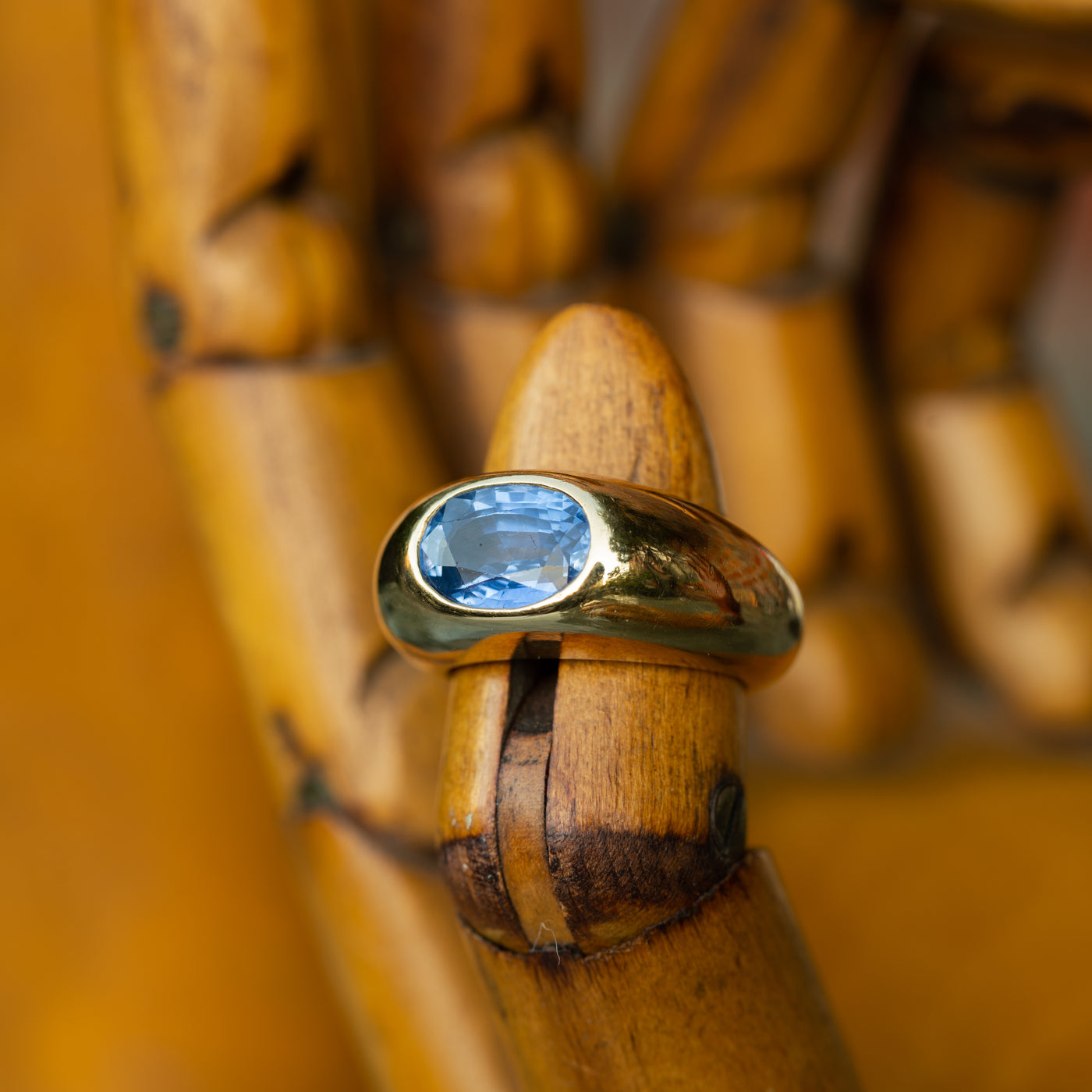 VINTAGE FRENCH 18K YELLOW GOLD 2.76 CTS. CEYLON SAPPHIRE c.1980s