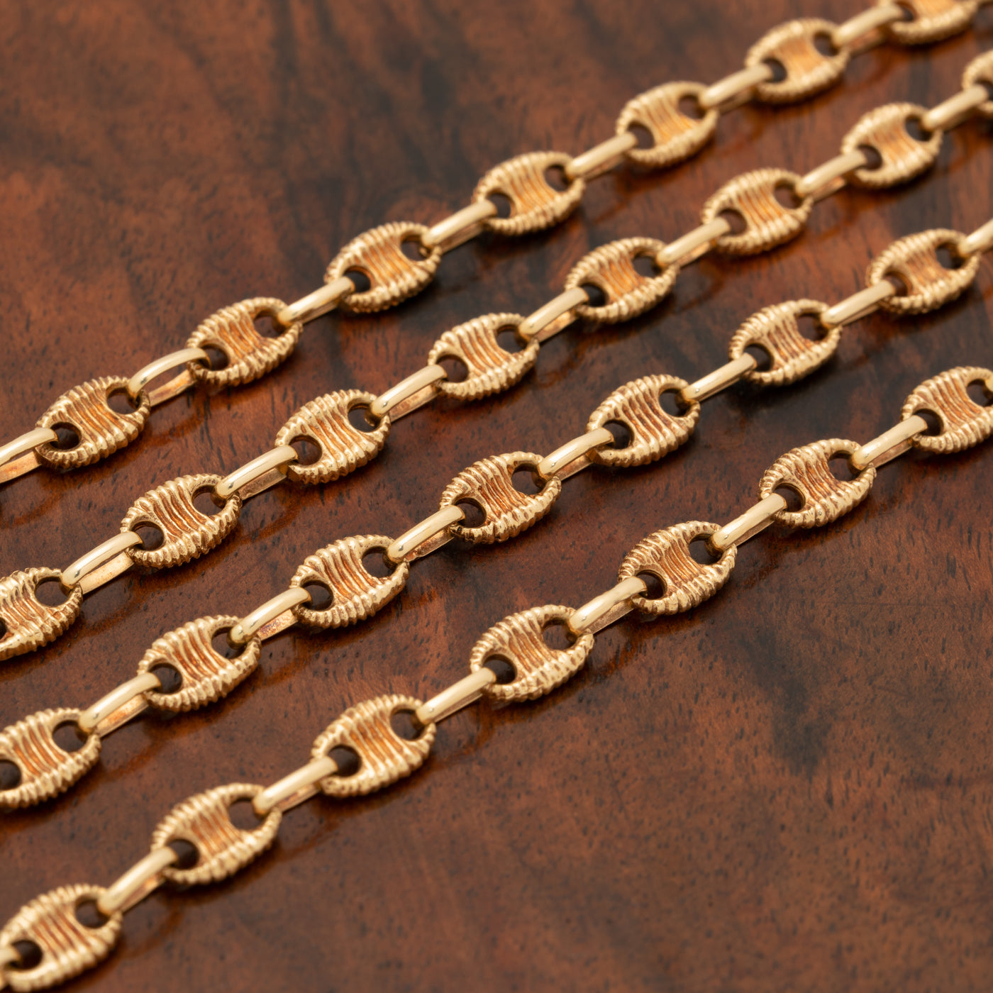 VINTAGE 18 KARAT TEXTURED MARINE LINK CHAIN c.1970s