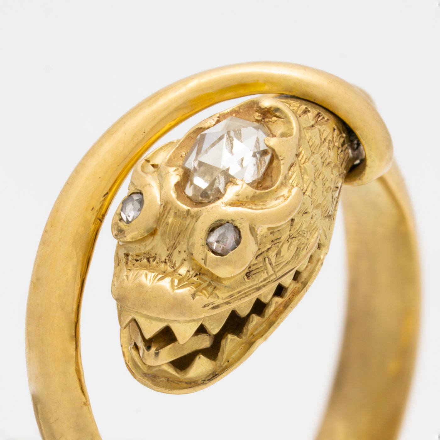 VICTORIAN 18K YELLOW GOLD AND 0.60CTS ROSE CUT DIAMOND RING c.1850s