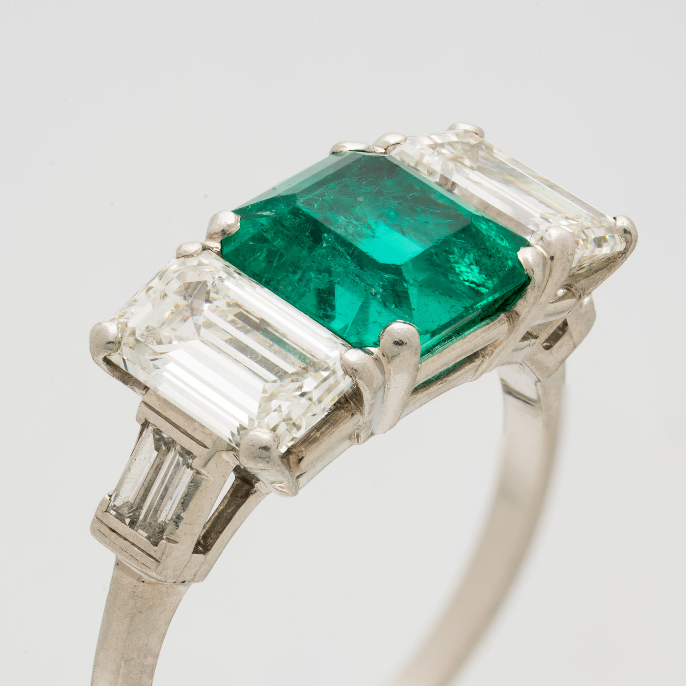 VINTAGE PLATINUM 1.20ct COLOMBIAN EMERALD AND 1.10ct EMERALD CUT DIAMOND RING c.1950s