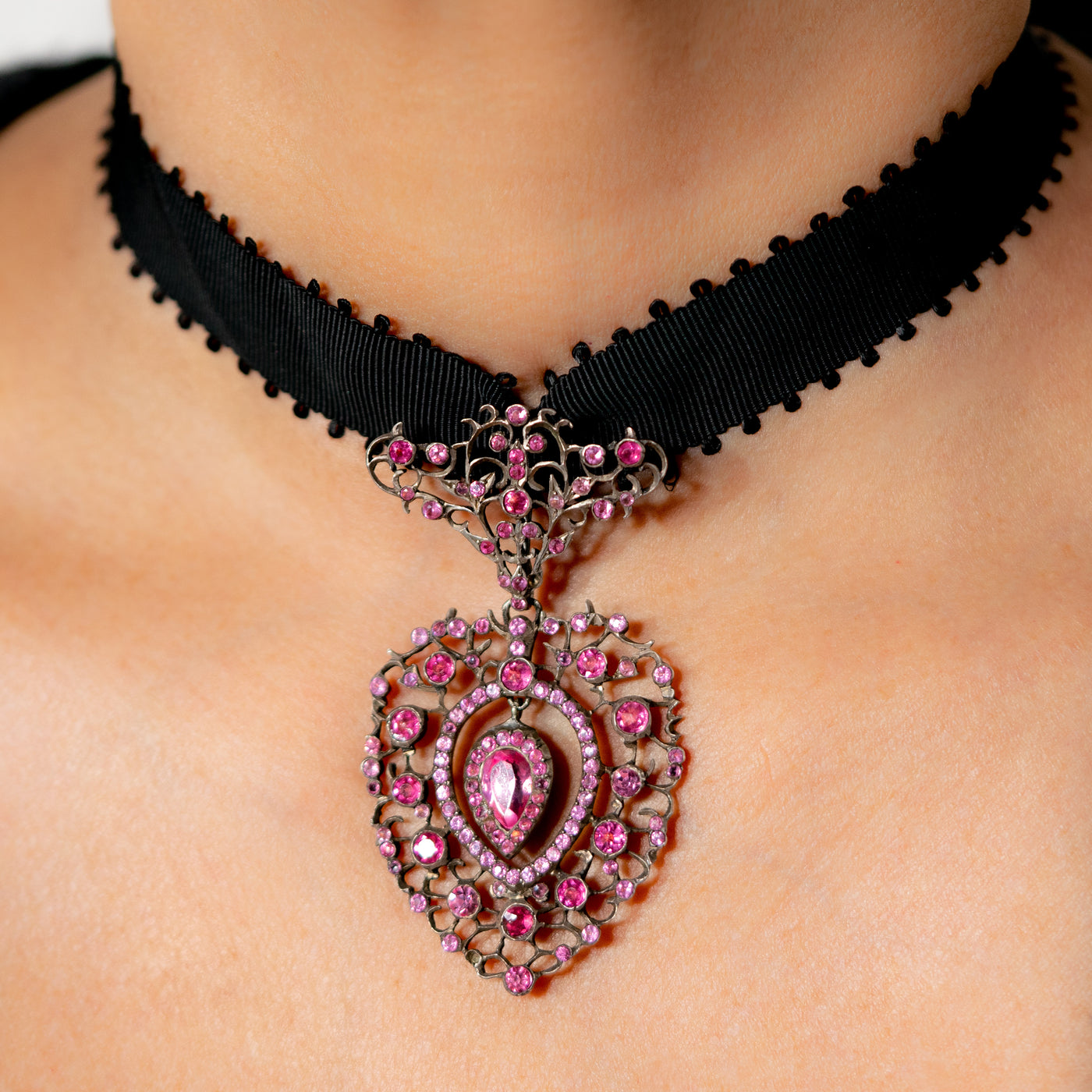 PINK PASTE AND SILVER HEART GEORGIAN PENDANT c. 1820s