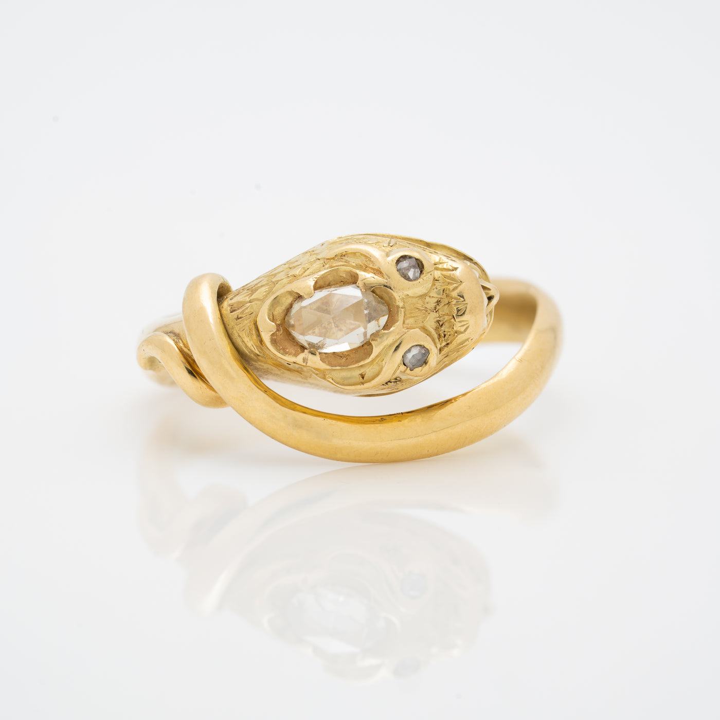 VICTORIAN 18K YELLOW GOLD AND 0.60CTS ROSE CUT DIAMOND RING c.1850s