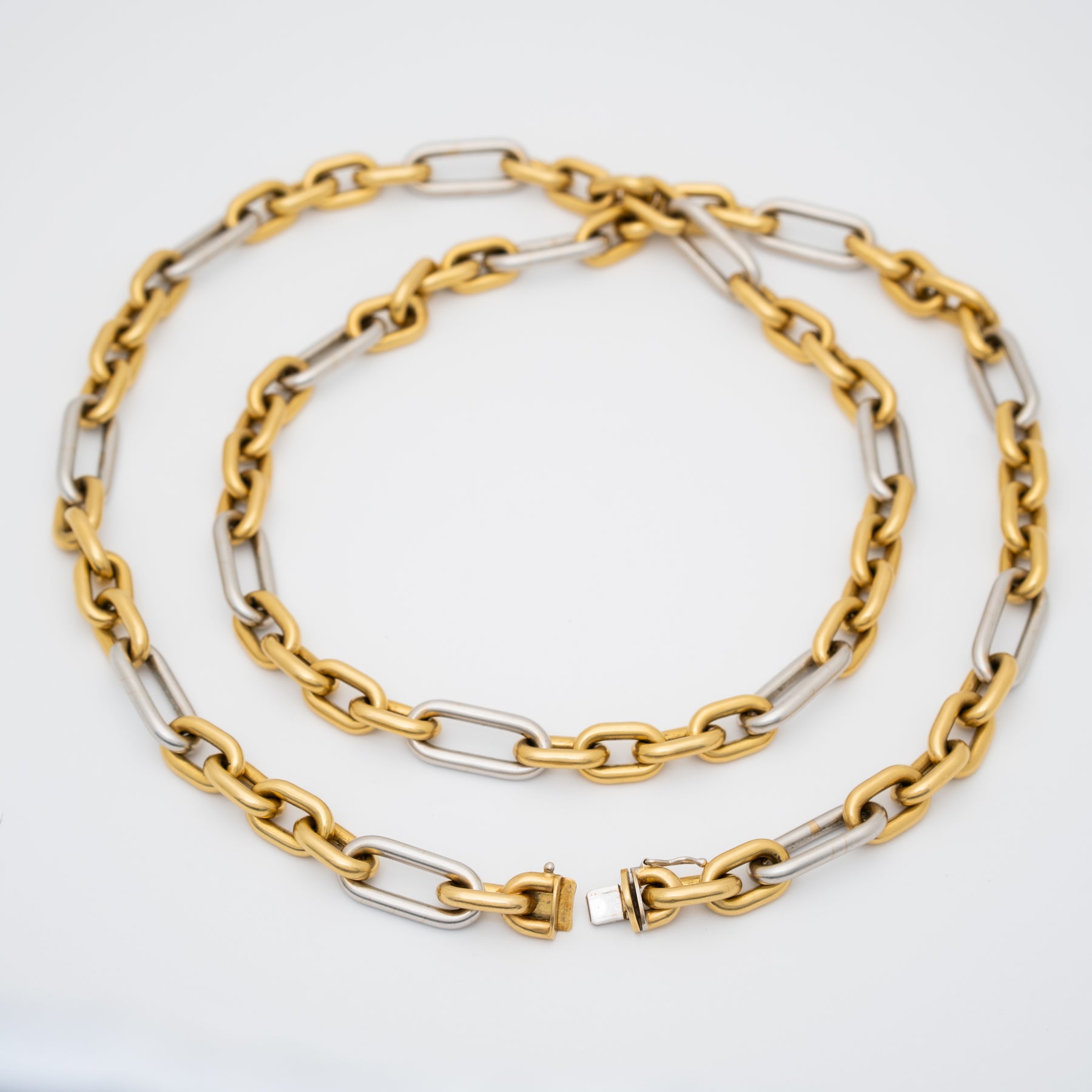 VINTAGE 18K YELLOW AND WHITE GOLD LONG CHAIN c.1980s – STEPHANIE WINDSOR