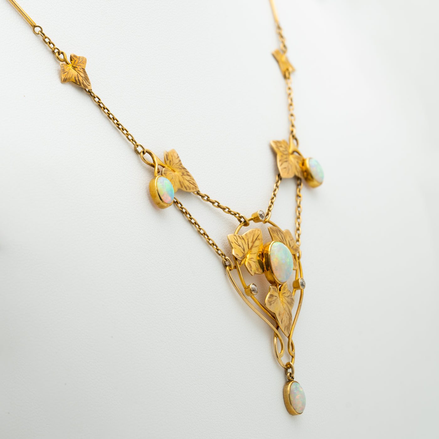 ART NOUVEAU MURRLE BENNET 15K YELLOW GOLD AND AUSTRAILIAN OPAL NECKLACE c.1910