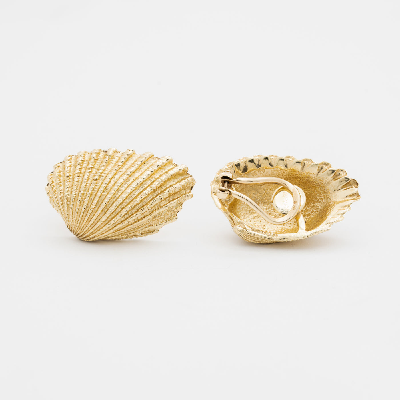 TIFFANY & CO. 14K YELLOW GOLD SCALLOP SHELL EARRINGS c.1960s