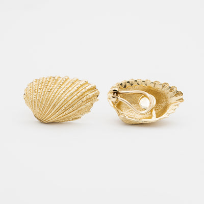 TIFFANY & CO. 14K YELLOW GOLD SCALLOP SHELL EARRINGS c.1960s