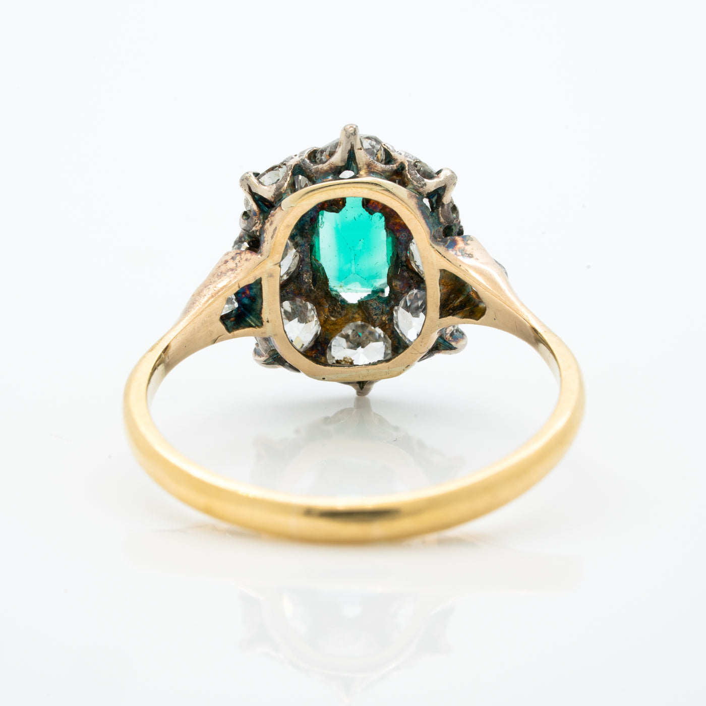 VICTORIAN 18K YELLOW GOLD AND SILVER AND 1.0CTS COLOMBIAN EMERALD and 1.50CTS OLD EUROPEAN CUT DIAMOND HALO RING c.1850s
