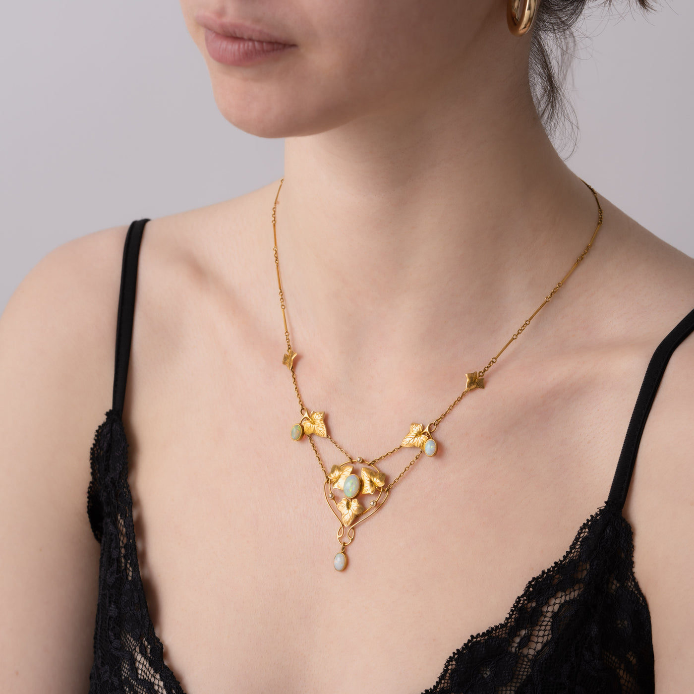 ART NOUVEAU MURRLE BENNET 15K YELLOW GOLD AND AUSTRAILIAN OPAL NECKLACE c.1910