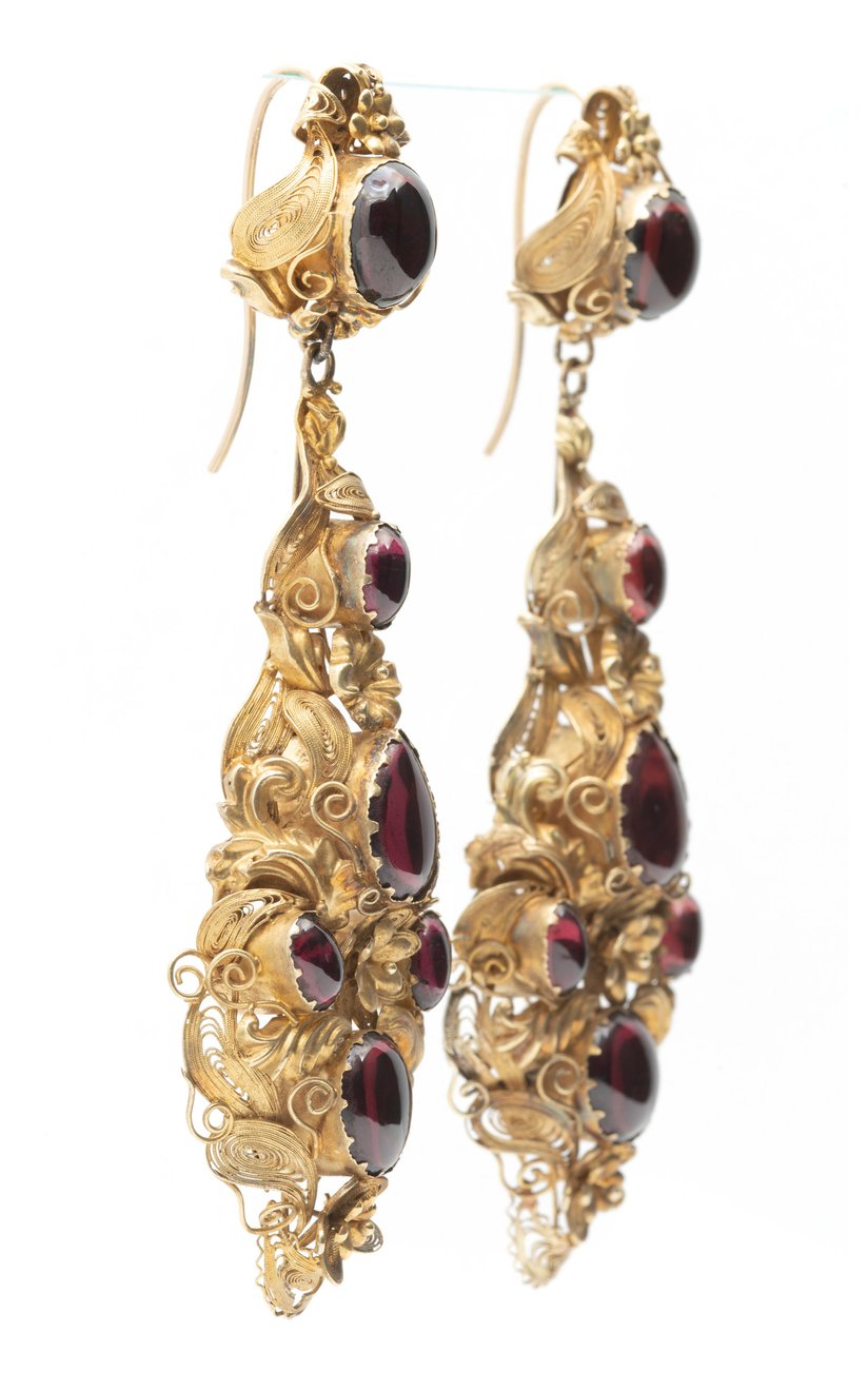 LATE GEORGIAN 15K YELLOW GOLD CABOCHON GARNET PENDELOQUE EARRINGS c.1830s