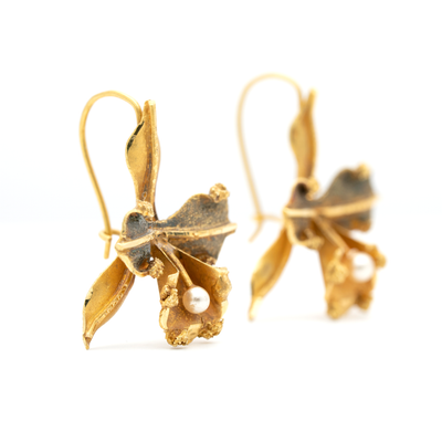 VICTORIAN 18K YELLOW GOLD, CATTLEYA ORCHID GOLD AND PEARL EARRINGS c.1880s